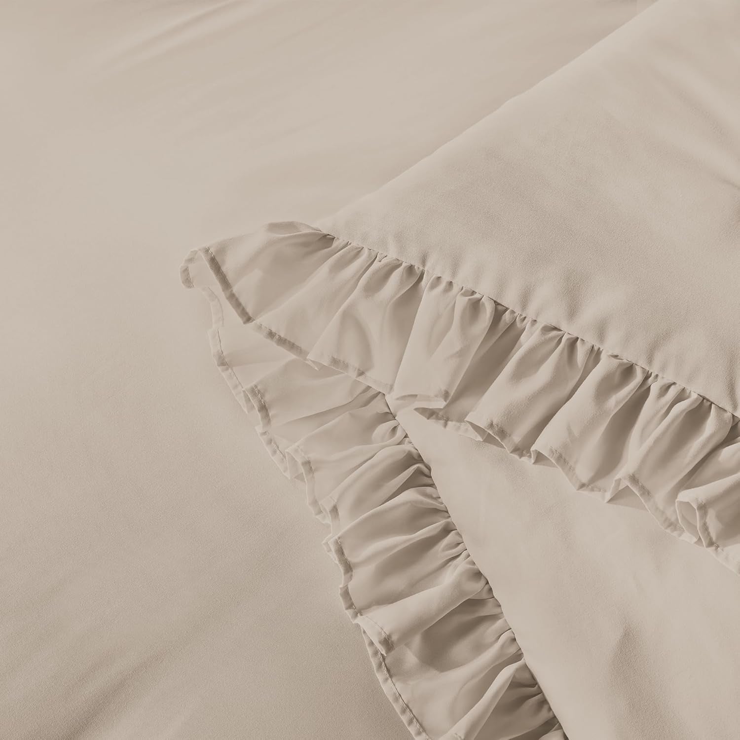 Wheat Ruffled Comforter King(104X90Inch), 3 Pieces(1 Ruffle Comforter and 2 Pillowcases) Vintage Ruffle Fringe Comforter, Farmhouse Rustic Polyester down Alternative Bedding Comforter Set